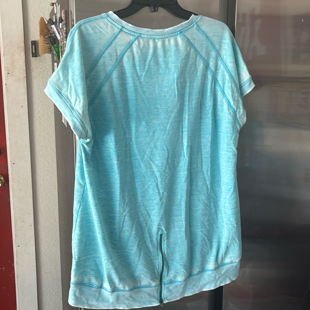 Brand: Green Tea V Neck top. Oversized. Size medium. Comfy